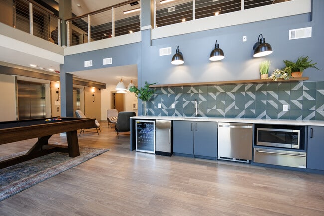 Building Photo - The Volaire