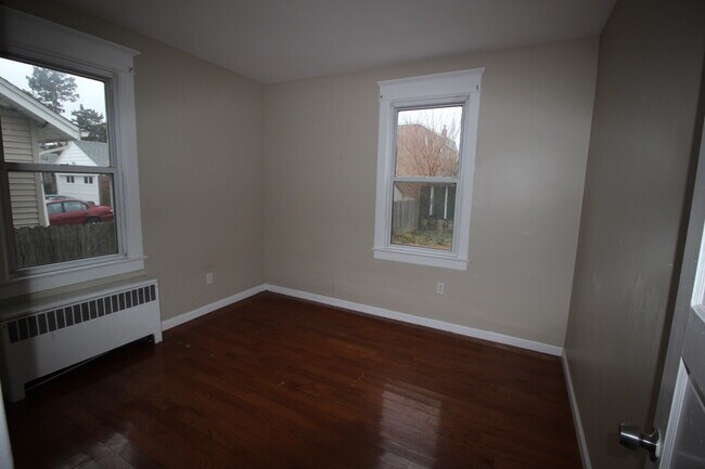 Building Photo - 1333 Longshore Ave