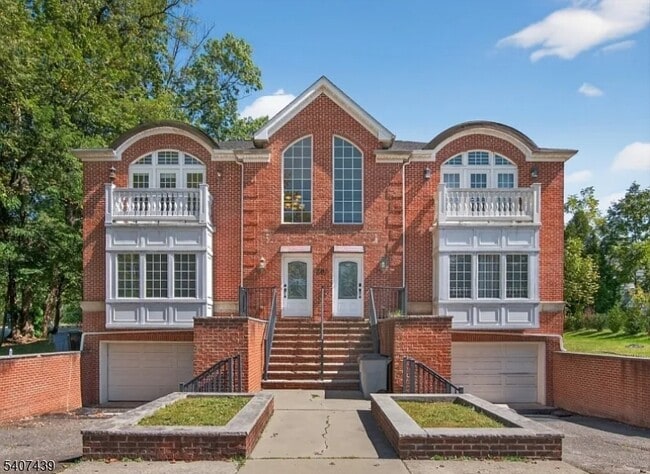 Building Photo - 282 South St