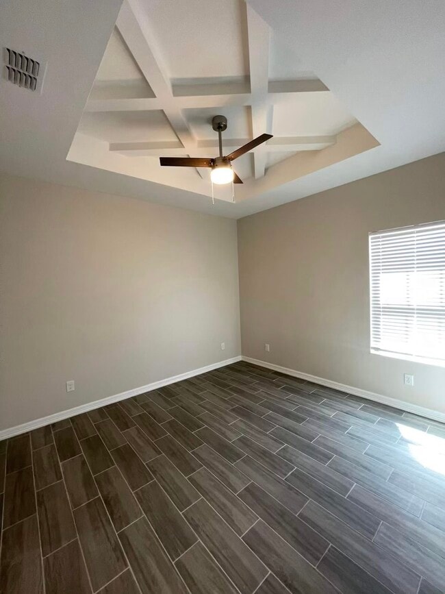 Foto del edificio - 912 W La Pointe Ave