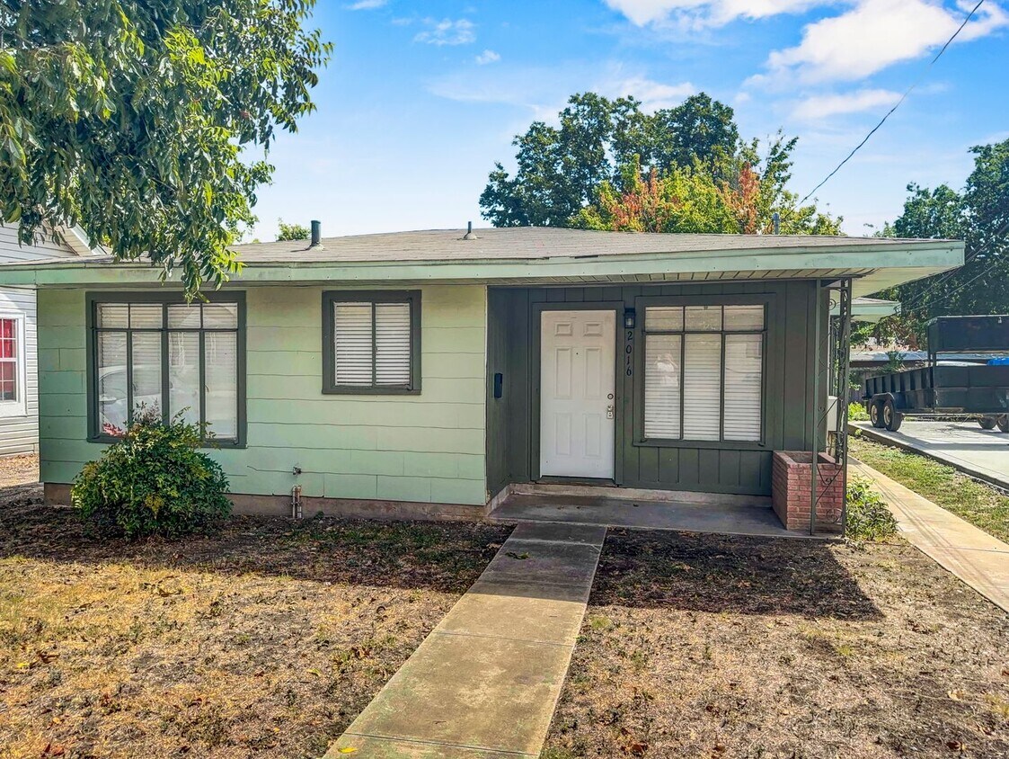 2016 W Olmos Dr Unit 2016, San Antonio, TX 78201 Room for Rent in San