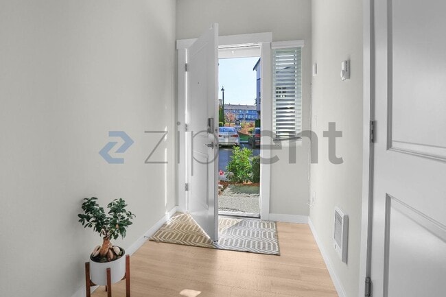 Building Photo - 1621 Seattle Hill Rd