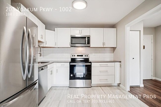 Foto del edificio - 203 Yoakum Pkwy