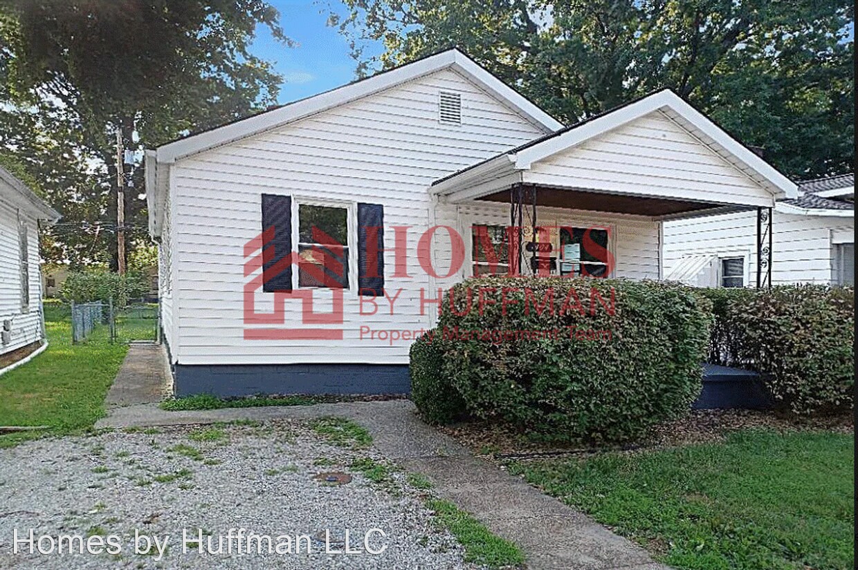 2 br, 1 bath House 1404 S Harlan Avenue House Rental in Evansville