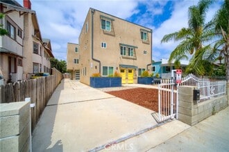Building Photo - 3021 Raymond Ave