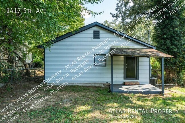 Building Photo - 1417 5th Ave