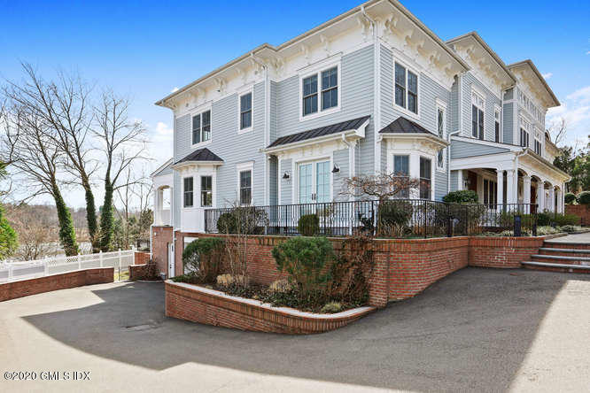 Primary Photo - 523 E Putnam Ave
