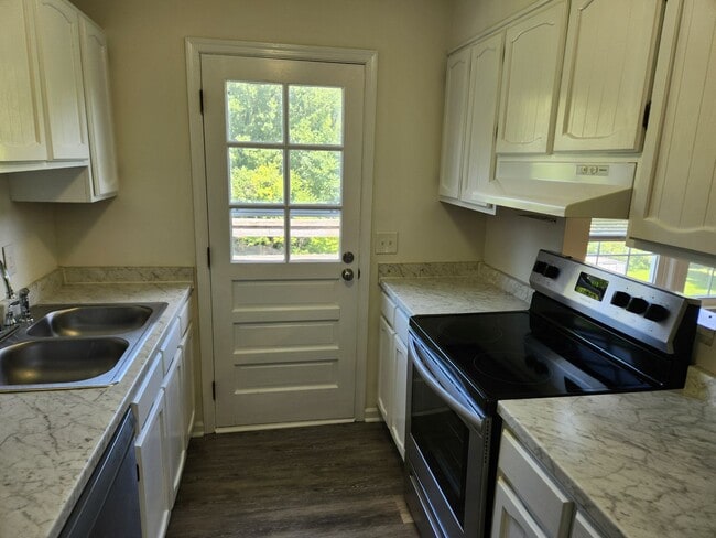 Foto del edificio - Blackstone VA- 2 Bedroom Apt