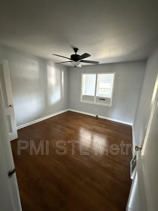 Building Photo - 4952-4956-4956 Oleatha Ave