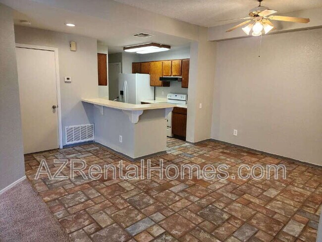 Building Photo - 2035 S Elm St