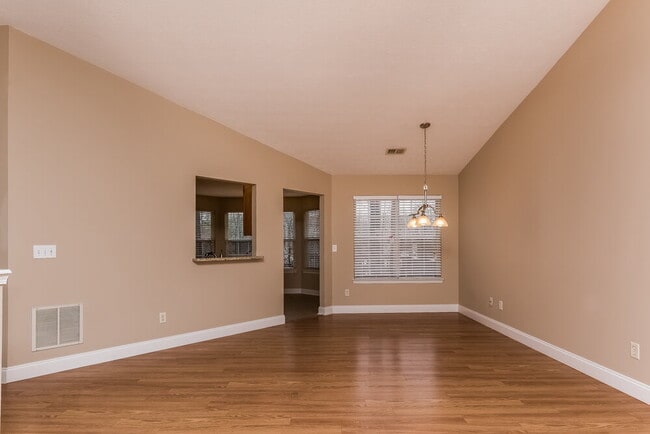 Building Photo - 2704 Lake Park Ridge E