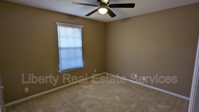 Building Photo - 121 Kelly Ln