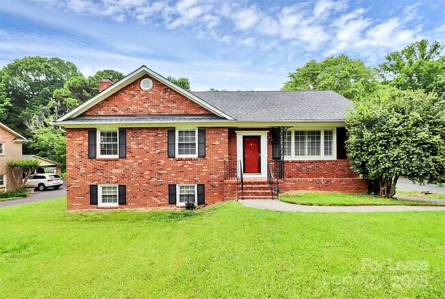 Building Photo - 6908 Lancer Dr