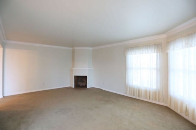 Building Photo - Spacious 2BR/1BA in Glen Park's Miraloma neighborhood, Shared Yard, Pets Considered, Garage (1 Ga...