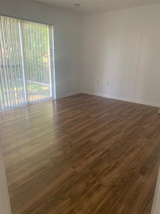 Foto del edificio - 2577 NE 184th Terrace