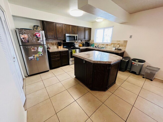 Foto del edificio - $0 DEPOSIT OPTION. 2 BED 2.5 BATH TOWNHOME...