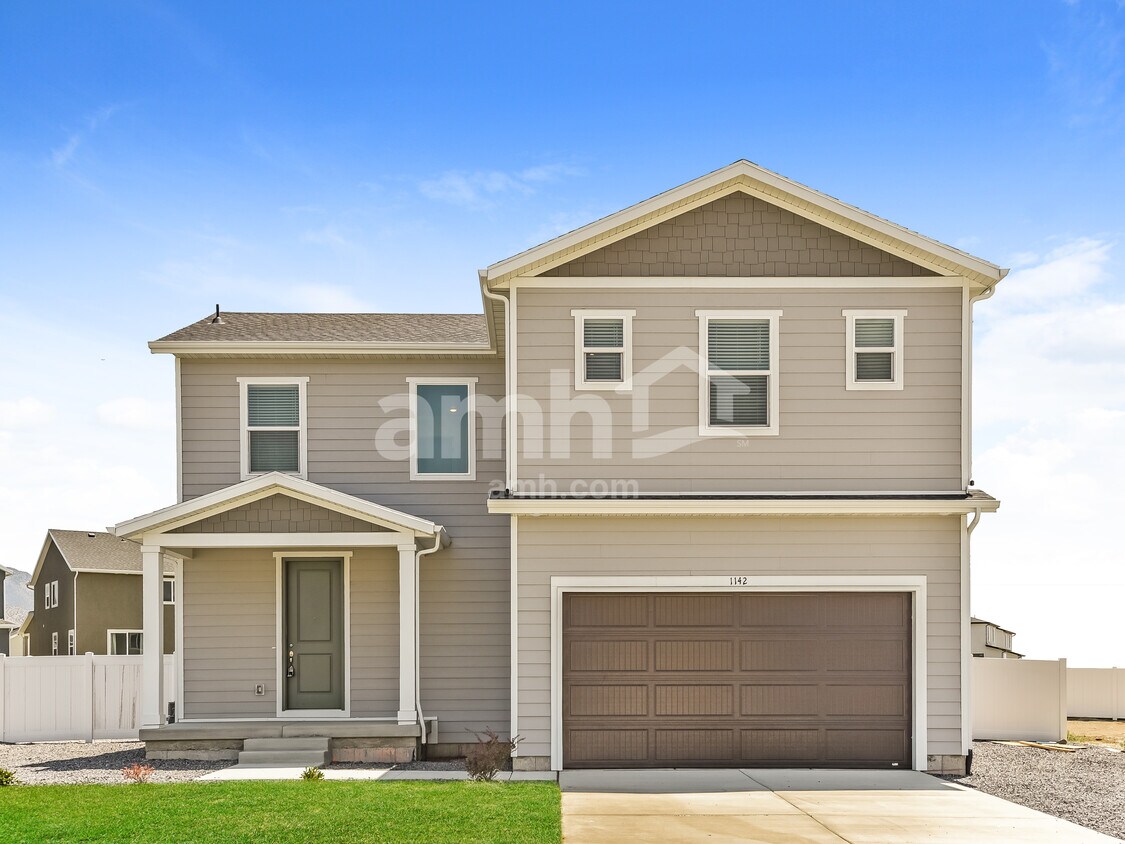 Primary Photo - 1142 E Caitlyn St