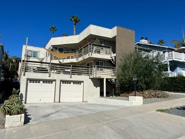 Building Photo - Granada34021