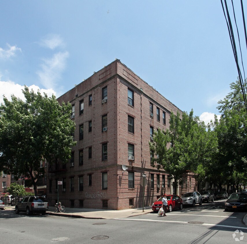 Foto principal - 43-05 Forley St