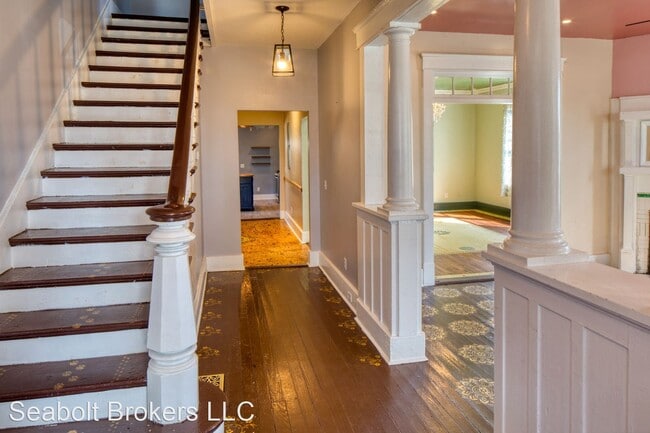 Building Photo - 3 br, 2.5 bath House - 734 E 37th St