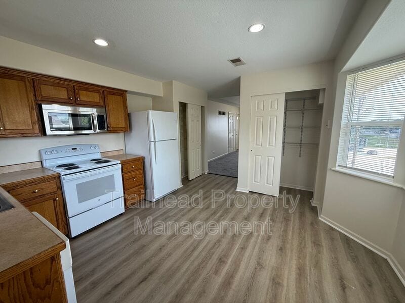 Foto principal - 1100 N Noland Rd