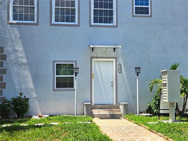 Building Photo - 306 Turner St