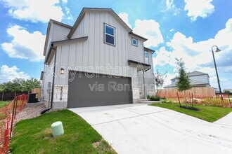 Building Photo - 2308 Mazmorra St