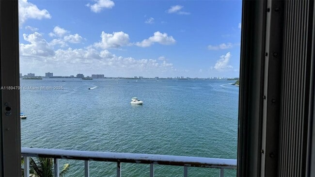 Foto del edificio - 1865 79th Street Causeway