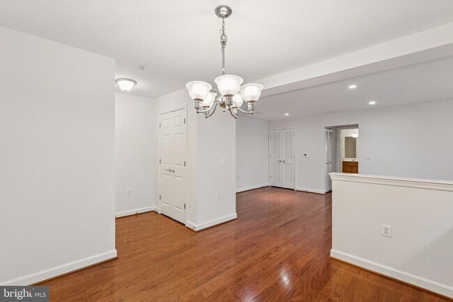 Foto del edificio - 4149 S Four Mile Run Dr