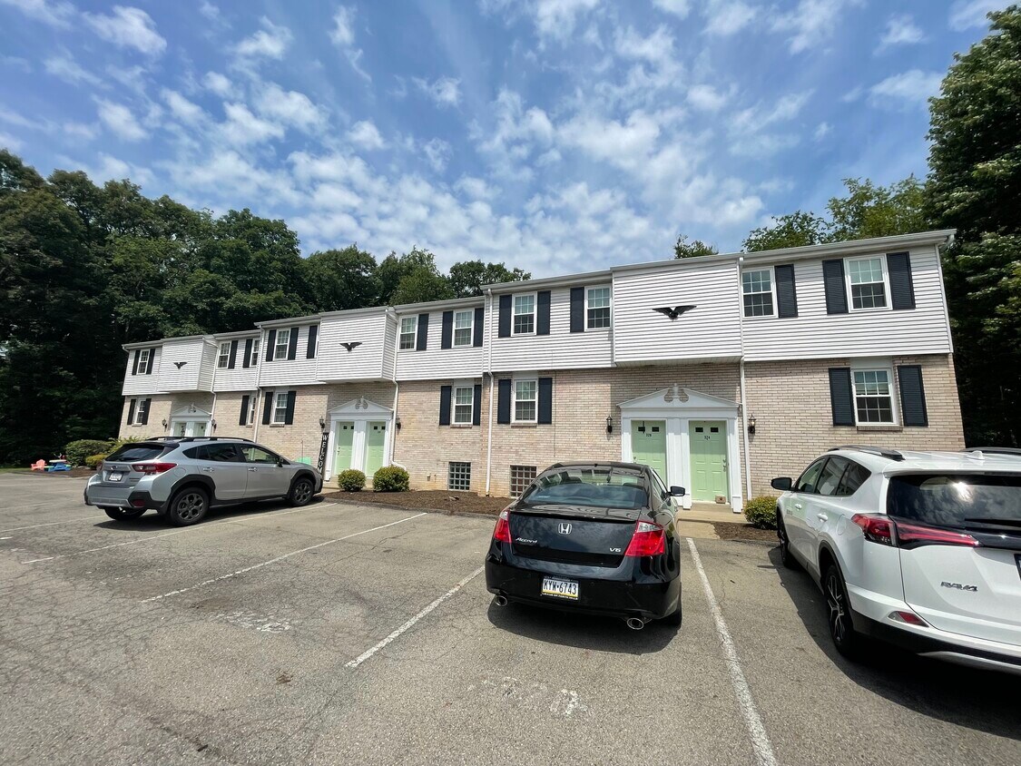 332 Bellford Ct, Cranberry Township, PA 16066 Townhome Rentals in