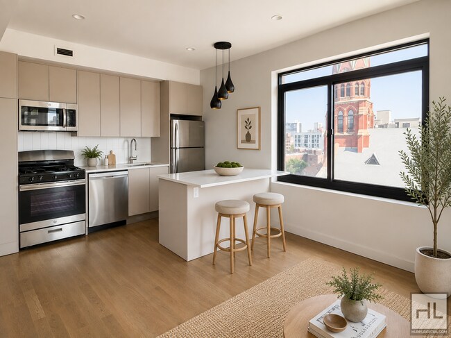 Foto del edificio - Bushwick Avenue / Corner Penthouse 2-Bed 1-Bath / AVAILABLE, SEPT 1st.