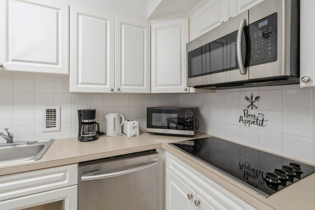 Building Photo - 3801 S Ocean Dr