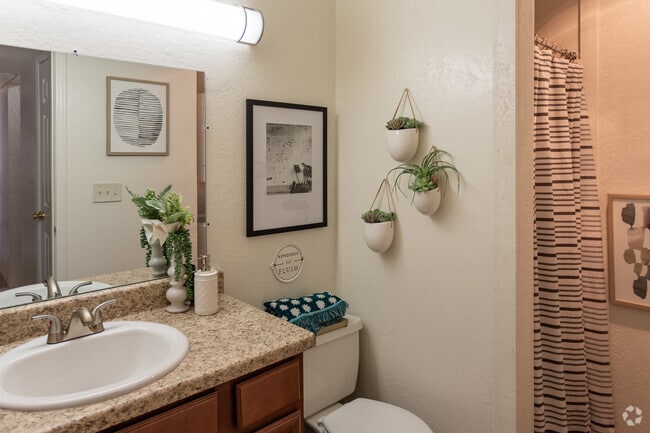 2BR, 2BA - 900 SF - Council Place Apartments