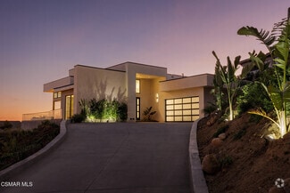 Building Photo - 697 Via Cielito