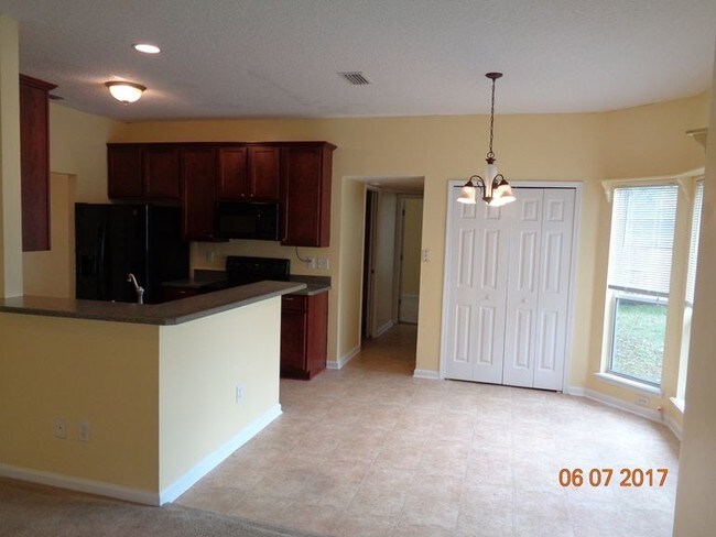 Foto del edificio - Spacious 5 bedroom/ 3 bath