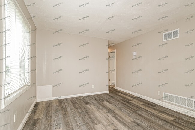 Building Photo - 2007 Huntington Ave