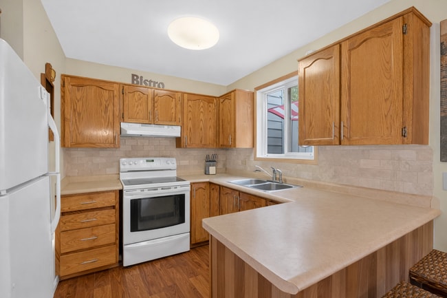 Building Photo - 10 Baker St