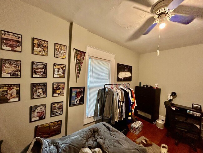 Building Photo - UK STUDENTS — LIVE RIGHT ACROSS FROM KROGER FIELD!