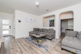 Building Photo - 4927 Park Lgt