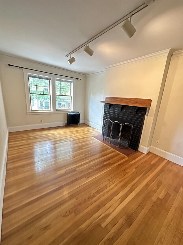 Primary Photo - 41 Lee St