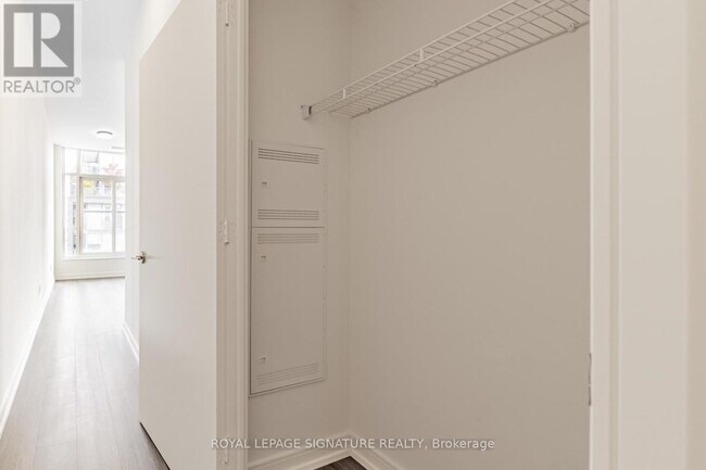 Photo du bâtiment - 425 Front St E