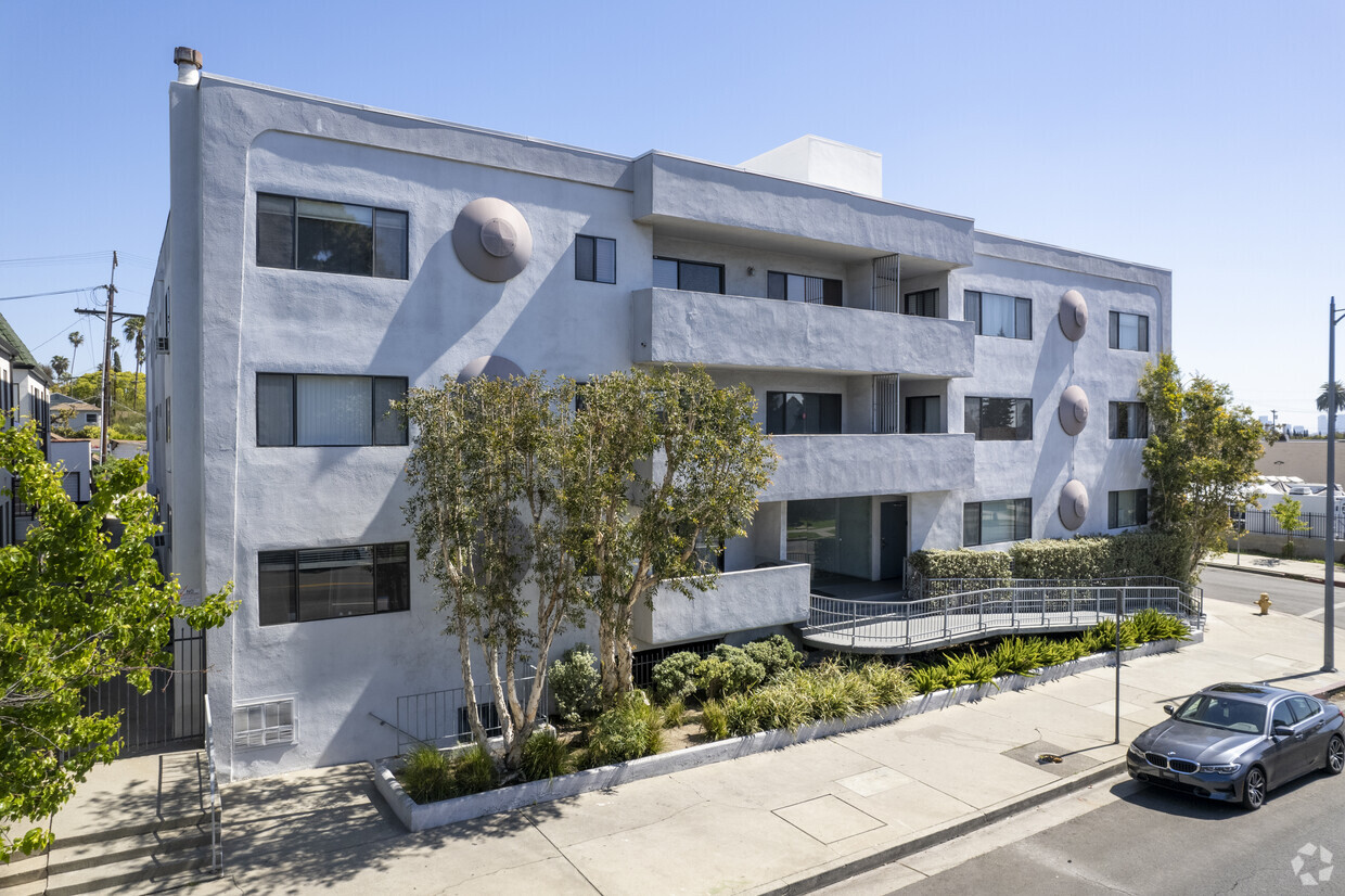 1930 N Vermont Ave - Vermont Towers