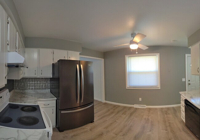 Kitchen - 1307 Eastland Dr