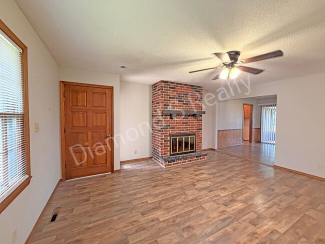 Foto del edificio - 523 W Swan St