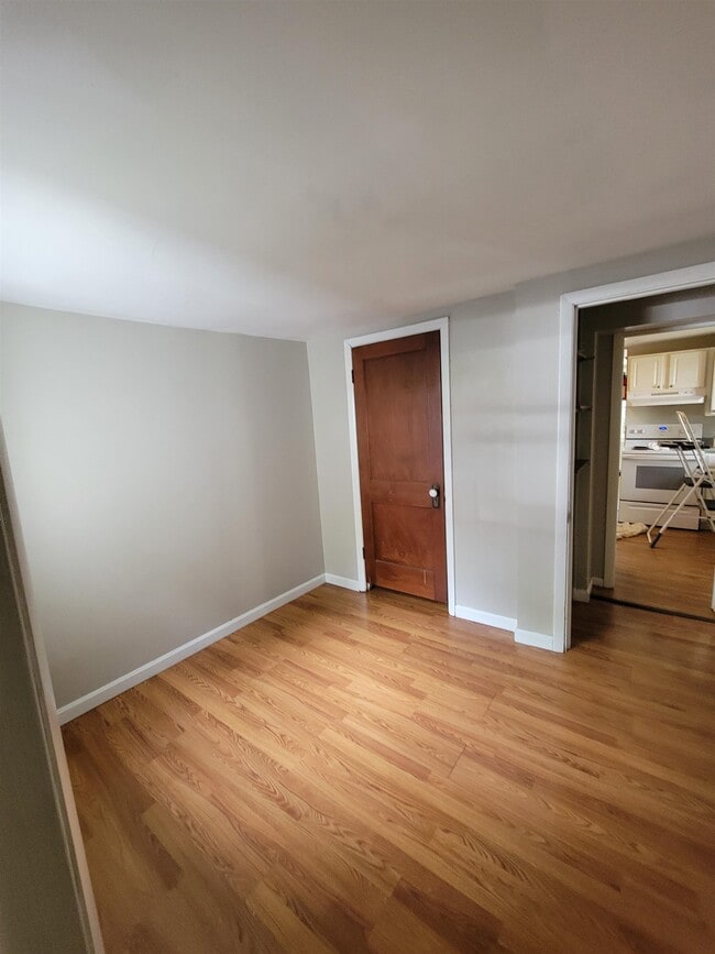 Building Photo - 304 S Winooski Ave