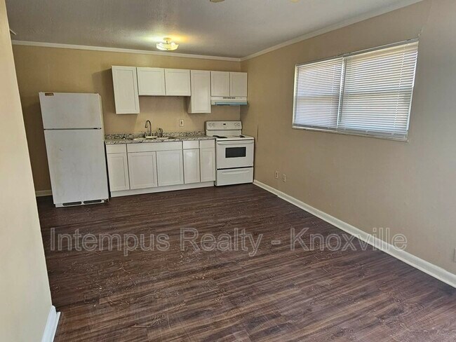 Building Photo - 328 Dahlia Dr