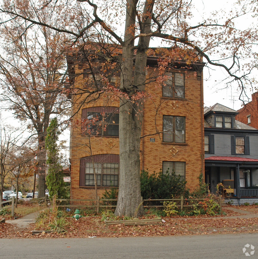 Building Photo - 830-832 9th St