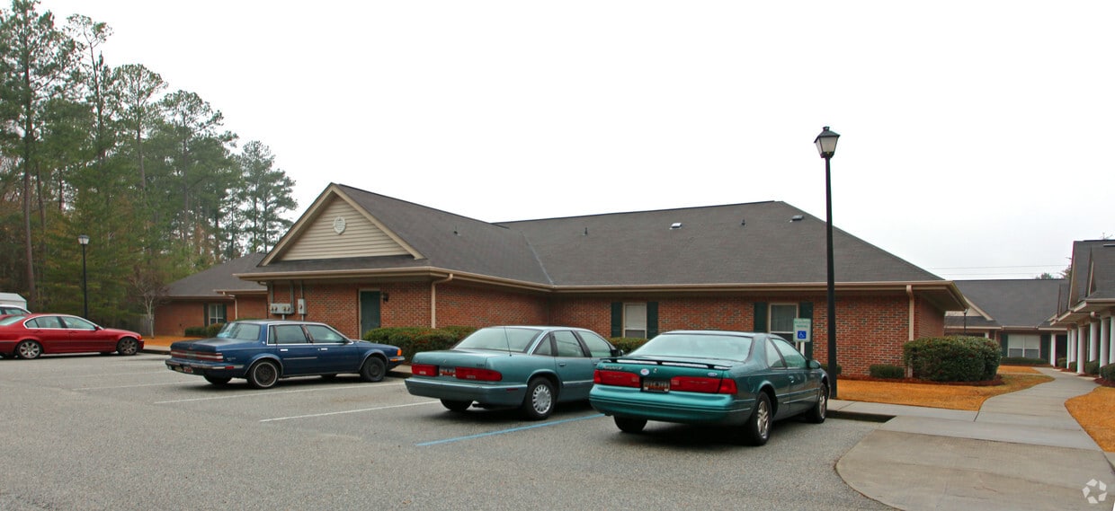 Primary Photo - Chestnut Ferry Court
