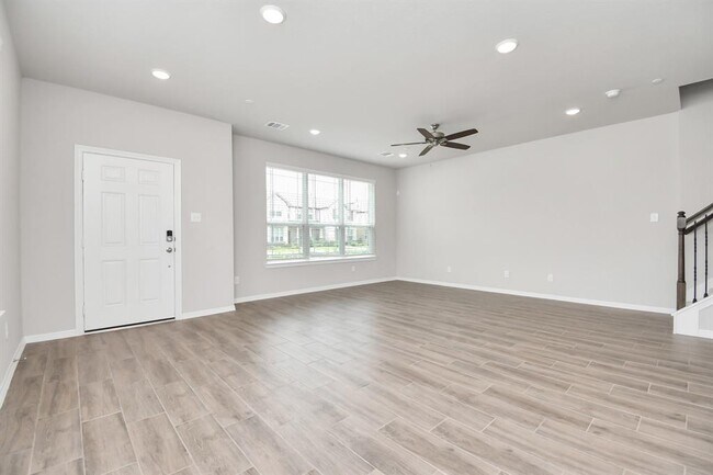 Building Photo - 8000 Scanlan Trl