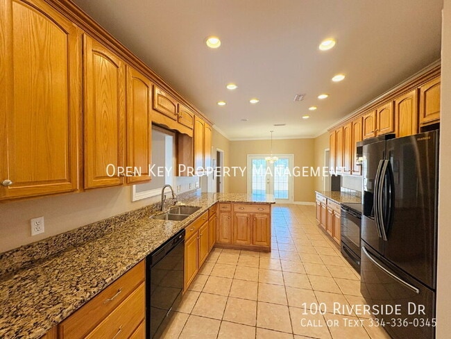 Building Photo - 100 Riverside Dr